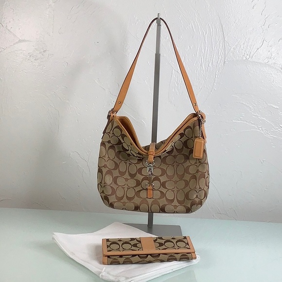 VGT Coach Hampton Signature CC fold over clip Hobo Bag & Matching Bifold Wallet - Picture 2 of 16